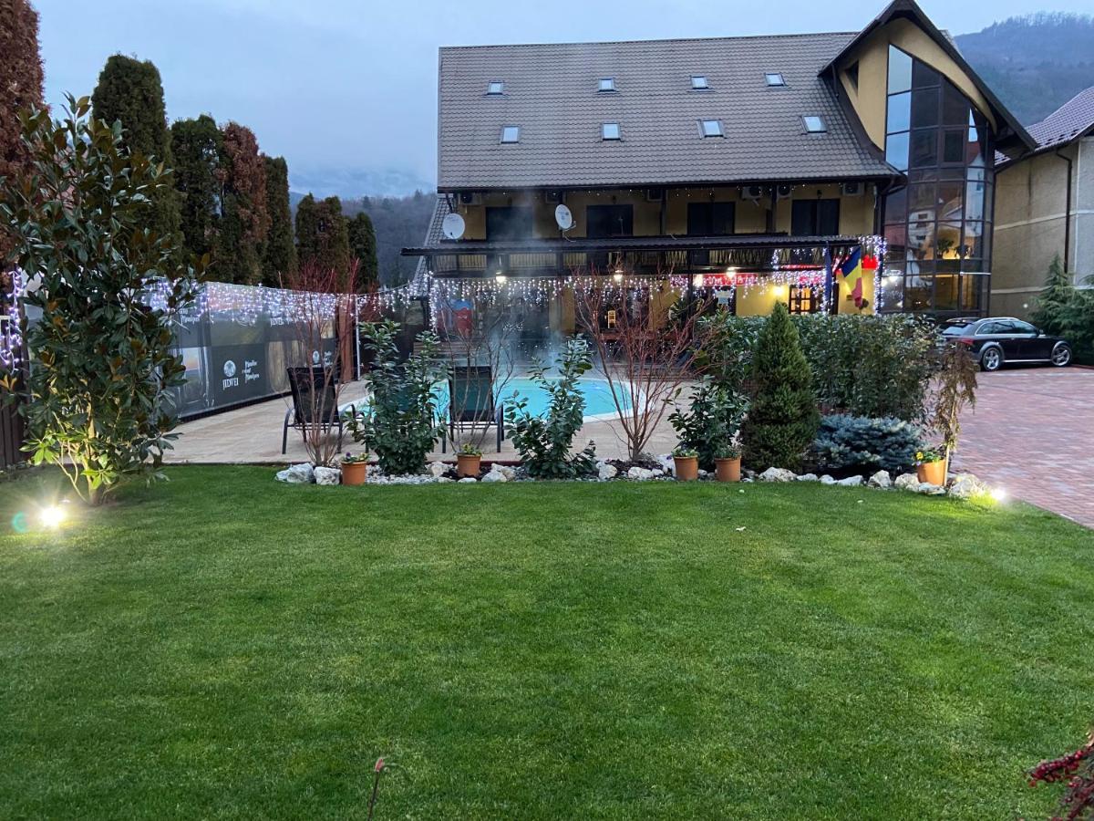 Pensiunea Alfrid Călimăneşti Exteriér fotografie