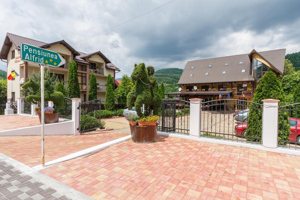Pensiunea Alfrid Călimăneşti Exteriér fotografie